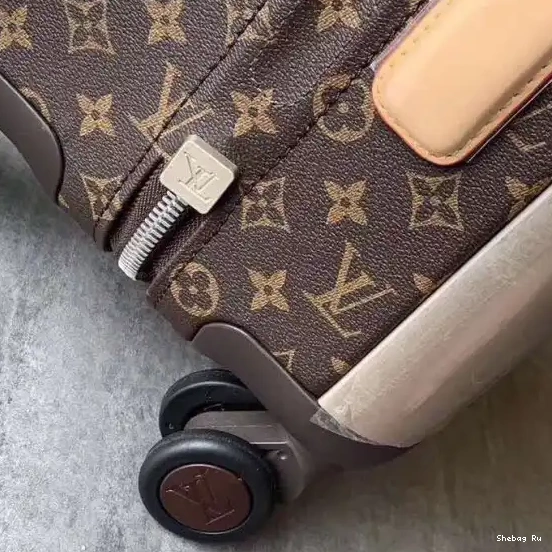 55 Louis HORIZON Vuitton 0615